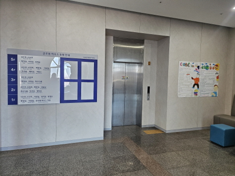 1층 로비(우측) 내부사진